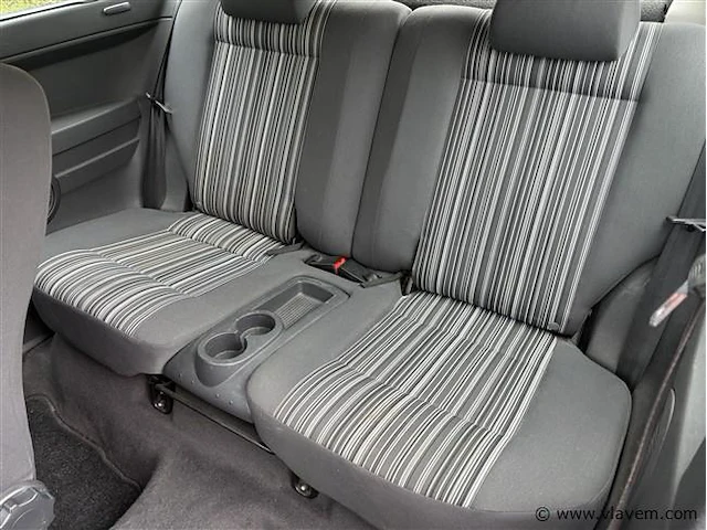 Personenauto - afbeelding 7 van  10