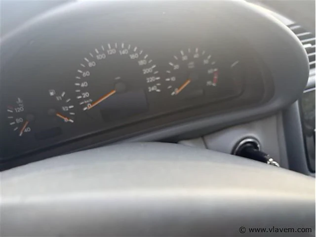 Personenauto - afbeelding 7 van  7