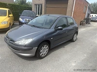 Personenauto - afbeelding 1 van  7