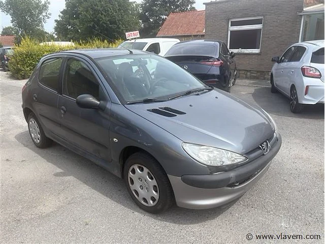 Personenauto - afbeelding 2 van  7