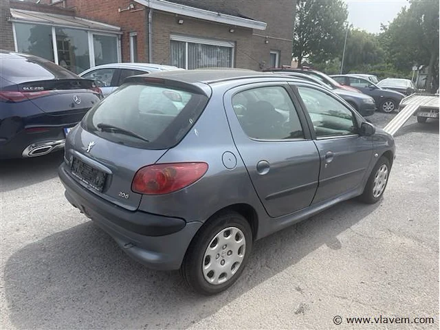 Personenauto - afbeelding 3 van  7