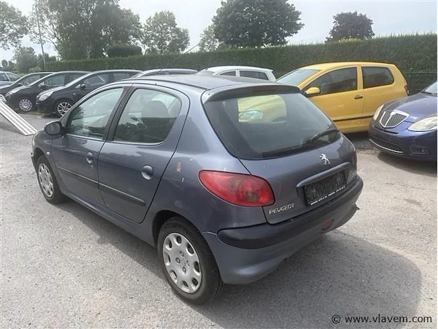 Personenauto - afbeelding 4 van  7