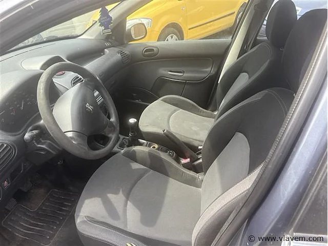 Personenauto - afbeelding 5 van  7