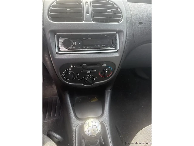 Personenauto - afbeelding 6 van  7