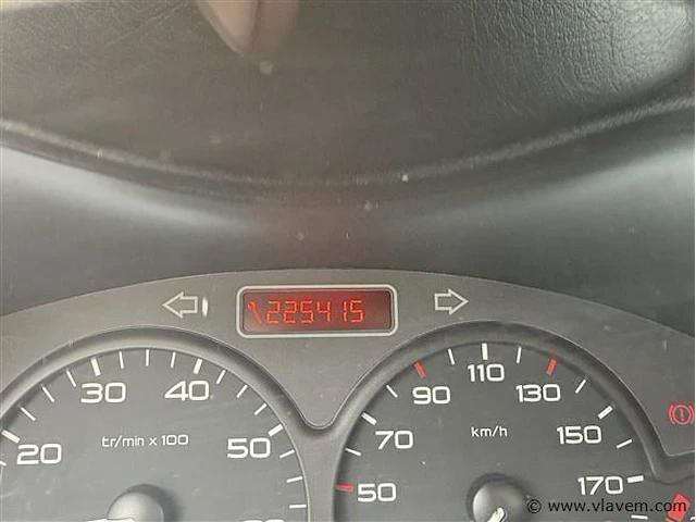 Personenauto - afbeelding 7 van  7