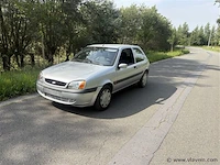 Personenauto - afbeelding 1 van  8