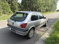 Personenauto - afbeelding 3 van  8