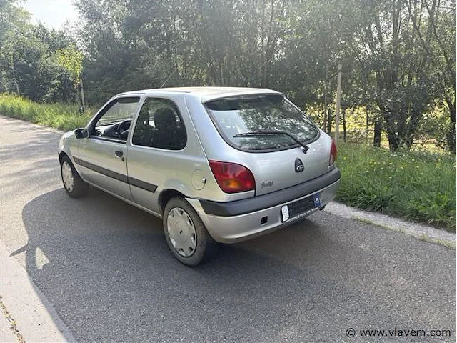 Personenauto - afbeelding 4 van  8