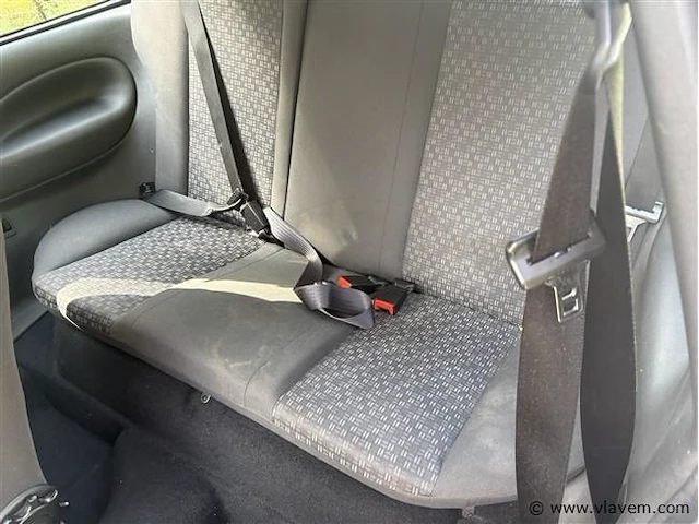 Personenauto - afbeelding 5 van  8