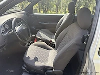 Personenauto - afbeelding 6 van  8