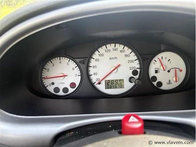 Personenauto - afbeelding 8 van  8