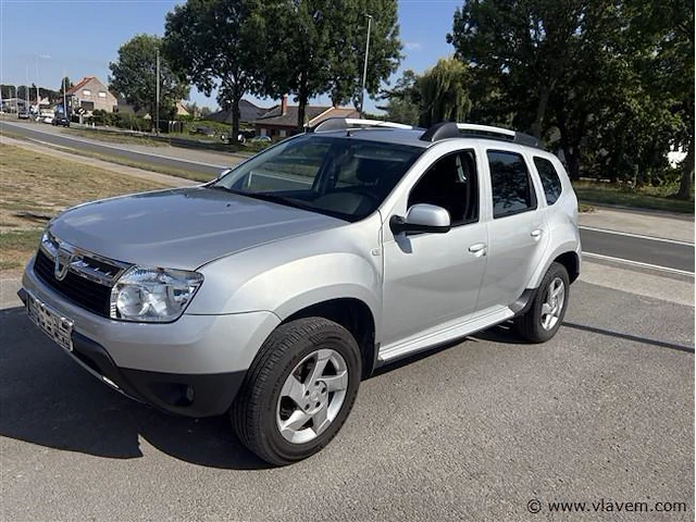 Personenauto - afbeelding 1 van  8