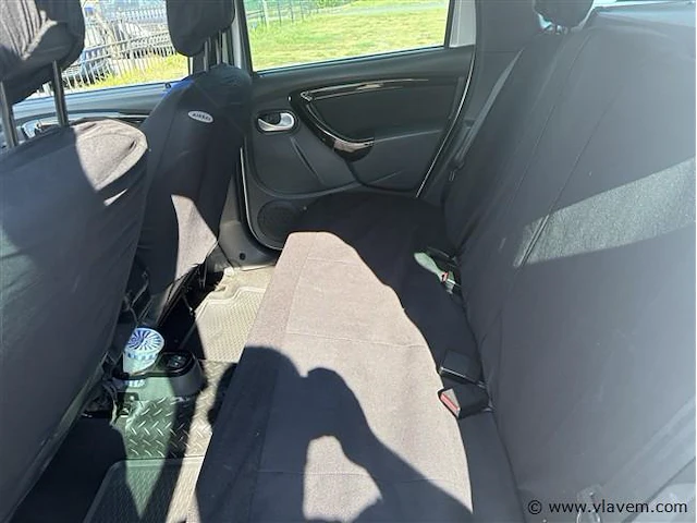 Personenauto - afbeelding 5 van  8