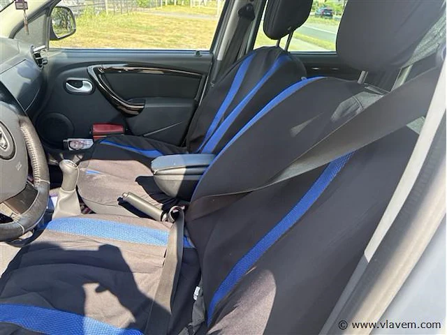 Personenauto - afbeelding 6 van  8