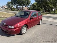 Personenauto - afbeelding 1 van  8