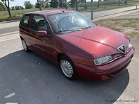 Personenauto - afbeelding 2 van  8