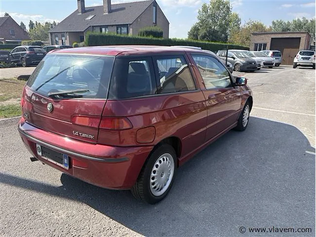 Personenauto - afbeelding 3 van  8