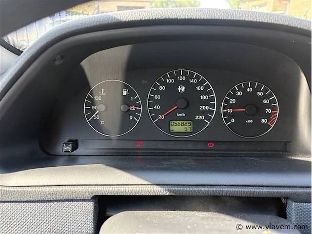 Personenauto - afbeelding 8 van  8