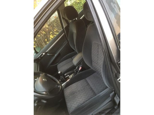 Personenauto - afbeelding 4 van  23