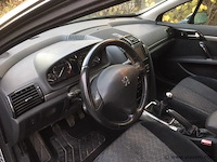 Personenauto - afbeelding 5 van  23