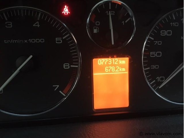 Personenauto - afbeelding 7 van  23