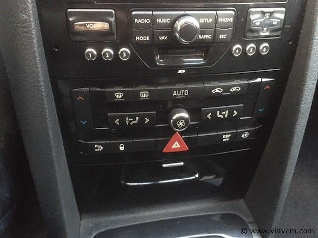 Personenauto - afbeelding 10 van  23