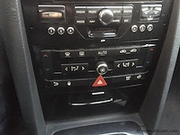 Personenauto - afbeelding 10 van  23