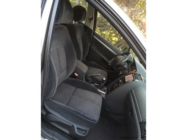 Personenauto - afbeelding 14 van  23