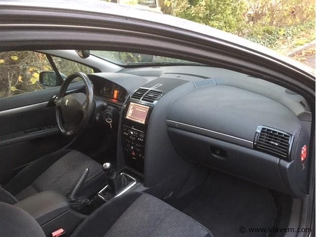 Personenauto - afbeelding 15 van  23