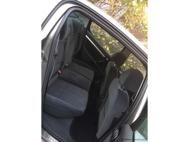 Personenauto - afbeelding 16 van  23