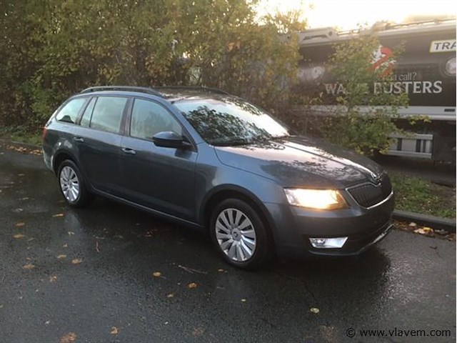 Personenauto - afbeelding 12 van  23