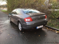 Personenauto - afbeelding 18 van  23