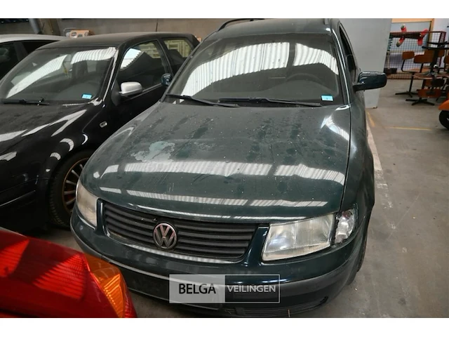 Personenautp vw passat - afbeelding 1 van  9