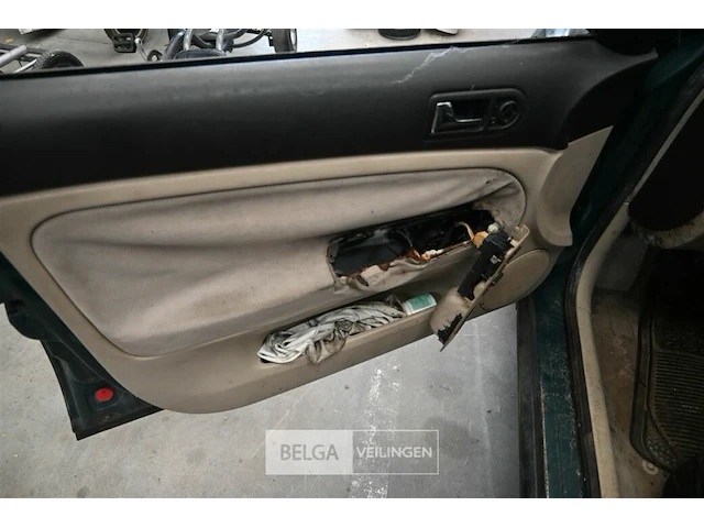 Personenautp vw passat - afbeelding 4 van  9