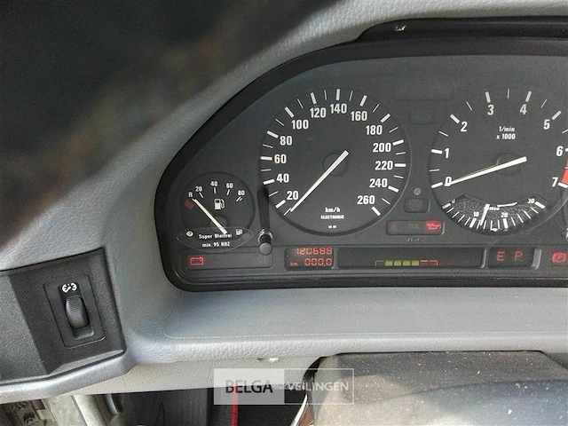 Personenwagen bmw 525i oldtimer 1991 papieren en sleutel oké 120688 km automatische versnellingsbak - afbeelding 5 van  17