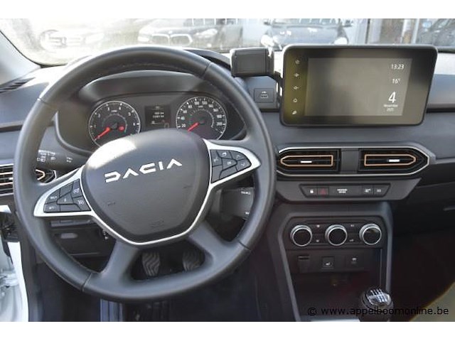 Personenwagen dacia, sandero, datum eerste insch 23/08/2024, uu1djf00973553741, 999cm³, 67kw, benzine, euro 6e, kilometerstand 7421km - afbeelding 2 van  15