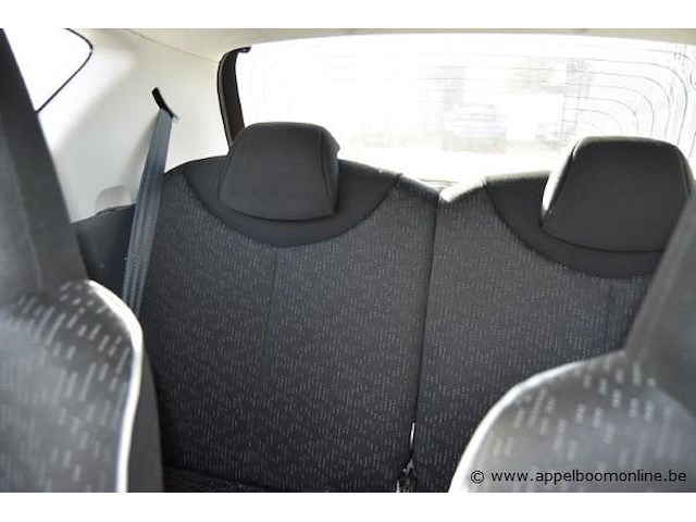 Personenwagen peugeot 107, datum eerste insch ngk, zonder sleutels, zonder papieren - afbeelding 2 van  10