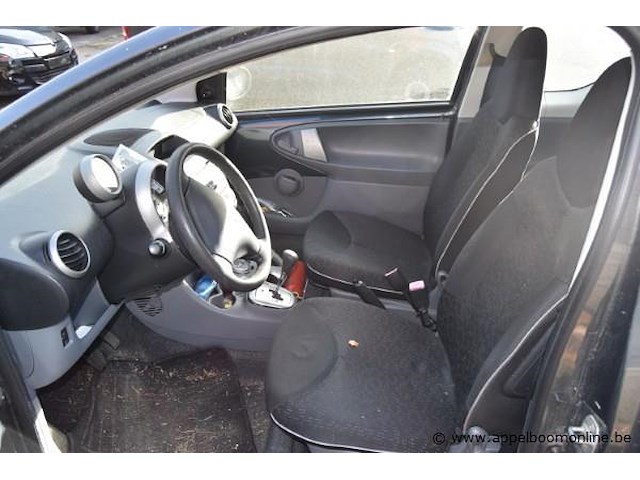 Personenwagen peugeot 107, datum eerste insch ngk, zonder sleutels, zonder papieren - afbeelding 9 van  10