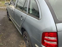 Personenwagen skoda, werking niet gekend, zonder boorddocumenten, zonder sleutels - afbeelding 1 van  4