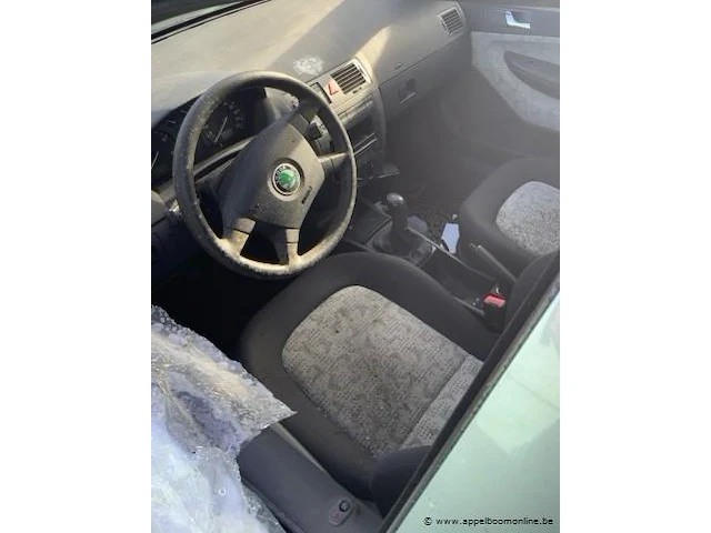 Personenwagen skoda, werking niet gekend, zonder boorddocumenten, zonder sleutels - afbeelding 3 van  4