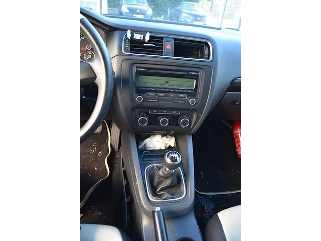 Personenwagen volkswagen jetta, type 16, variant aacffbx0, versie fm6fm62q025n7mgn1vr0, ch.nr. wvwzzz16zbm086090, bj.21.06.2011 (sleutel, boorddocumenten: geen inschrijvingsbewijs (roze formulier), gelijkvormigheidsattest) - afbeelding 2 van  30