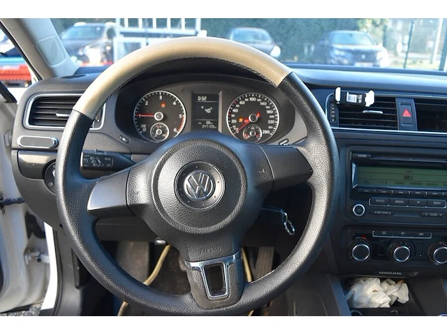 Personenwagen volkswagen jetta, type 16, variant aacffbx0, versie fm6fm62q025n7mgn1vr0, ch.nr. wvwzzz16zbm086090, bj.21.06.2011 (sleutel, boorddocumenten: geen inschrijvingsbewijs (roze formulier), gelijkvormigheidsattest) - afbeelding 6 van  30