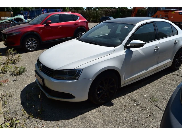Personenwagen volkswagen jetta, type 16, variant aacffbx0, versie fm6fm62q025n7mgn1vr0, ch.nr. wvwzzz16zbm086090, bj.21.06.2011 (sleutel, boorddocumenten: geen inschrijvingsbewijs (roze formulier), gelijkvormigheidsattest) - afbeelding 1 van  30