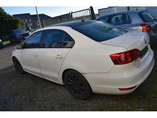 Personenwagen volkswagen jetta, type 16, variant aacffbx0, versie fm6fm62q025n7mgn1vr0, ch.nr. wvwzzz16zbm086090, bj.21.06.2011 (sleutel, boorddocumenten: geen inschrijvingsbewijs (roze formulier), gelijkvormigheidsattest) - afbeelding 12 van  30
