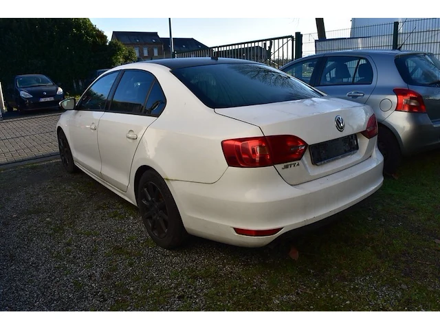 Personenwagen volkswagen jetta, type 16, variant aacffbx0, versie fm6fm62q025n7mgn1vr0, ch.nr. wvwzzz16zbm086090, bj.21.06.2011 (sleutel, boorddocumenten: geen inschrijvingsbewijs (roze formulier), gelijkvormigheidsattest) - afbeelding 24 van  30