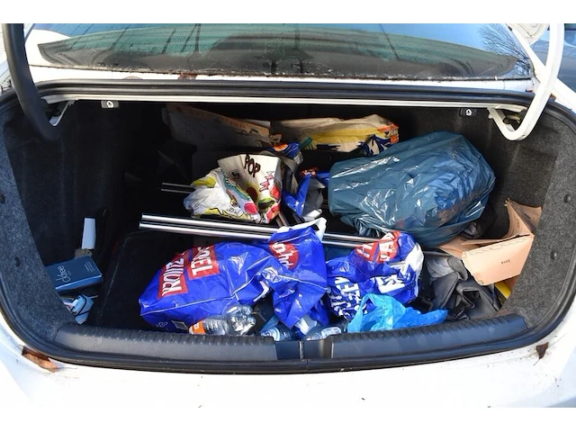 Personenwagen volkswagen jetta, type 16, variant aacffbx0, versie fm6fm62q025n7mgn1vr0, ch.nr. wvwzzz16zbm086090, bj.21.06.2011 (sleutel, boorddocumenten: geen inschrijvingsbewijs (roze formulier), gelijkvormigheidsattest) - afbeelding 27 van  30