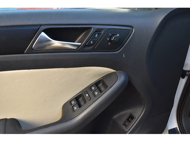 Personenwagen volkswagen jetta, type 16, variant aacffbx0, versie fm6fm62q025n7mgn1vr0, ch.nr. wvwzzz16zbm086090, bj.21.06.2011 (sleutel, boorddocumenten: geen inschrijvingsbewijs (roze formulier), gelijkvormigheidsattest) - afbeelding 29 van  30