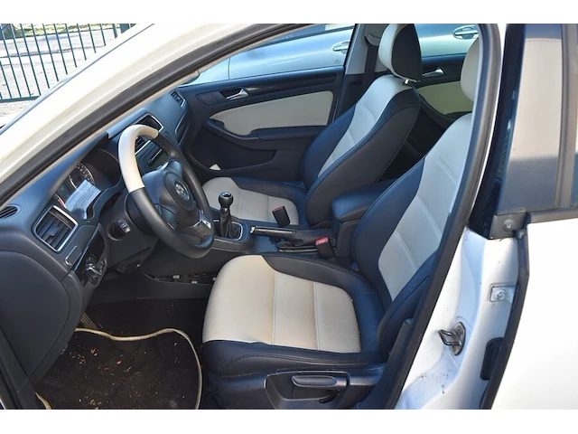 Personenwagen volkswagen jetta, type 16, variant aacffbx0, versie fm6fm62q025n7mgn1vr0, ch.nr. wvwzzz16zbm086090, bj.21.06.2011 (sleutel, boorddocumenten: geen inschrijvingsbewijs (roze formulier), gelijkvormigheidsattest) - afbeelding 30 van  30