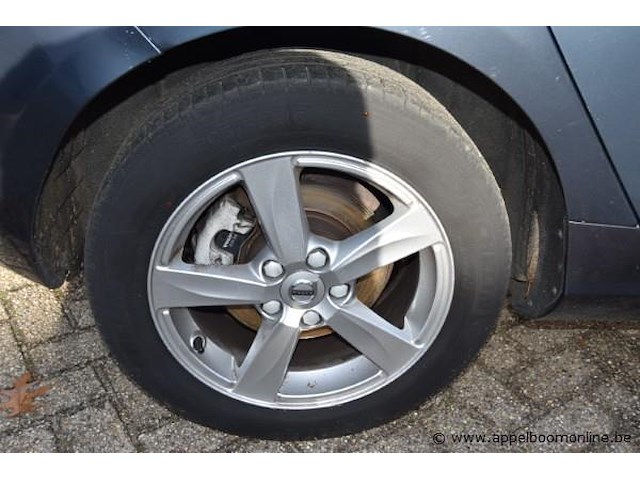 Personenwagen volvo, v40, datum eerste insch 08/11/2017, yv1mv7481j2466882, 1969cm³, 88kw, diesel, euro 6b, kilometerstand 194787km - afbeelding 2 van  17