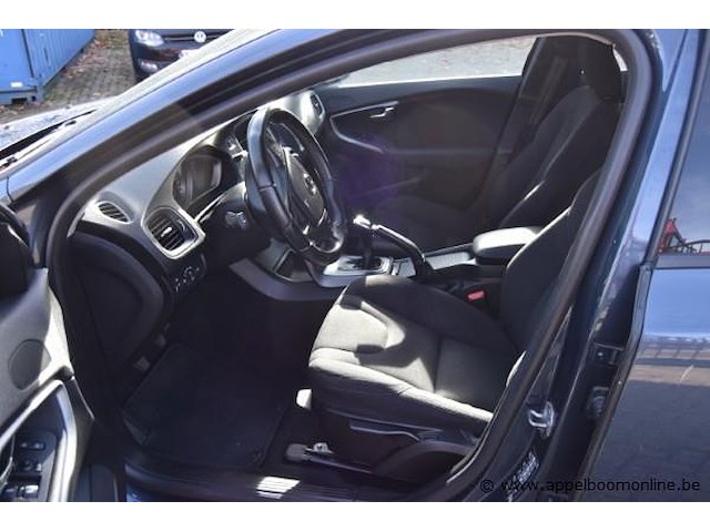 Personenwagen volvo, v40, datum eerste insch 08/11/2017, yv1mv7481j2466882, 1969cm³, 88kw, diesel, euro 6b, kilometerstand 194787km - afbeelding 3 van  17